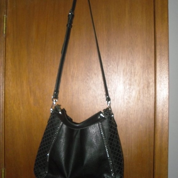 Urban Expressions Holland Hobo Large Chain perforated vegan leather purse black - Picture 6 of 11